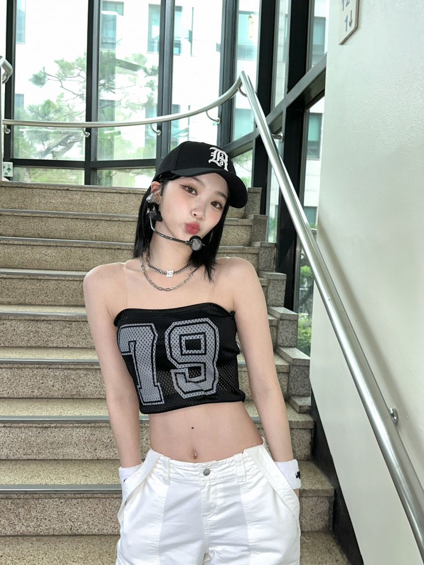 [르세라핌] 떡 벌어진 어깨  김채원