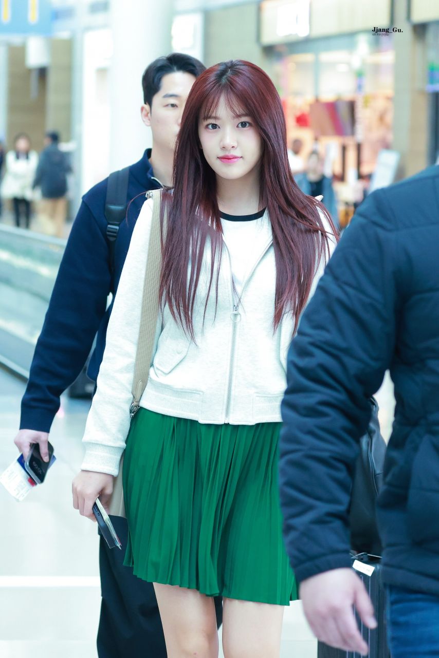 오늘자 파리로 출국하는 안유진(아이브)