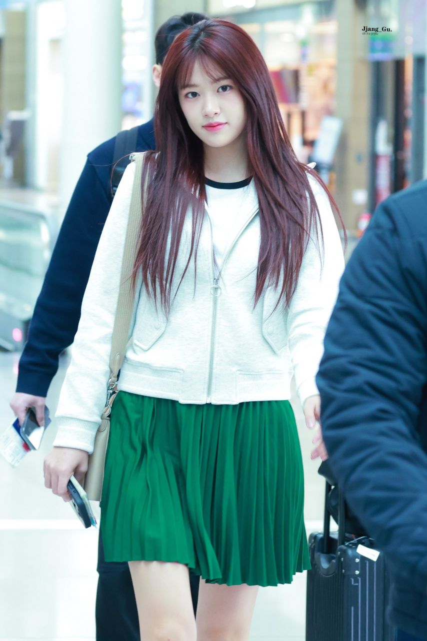 오늘자 파리로 출국하는 안유진(아이브)