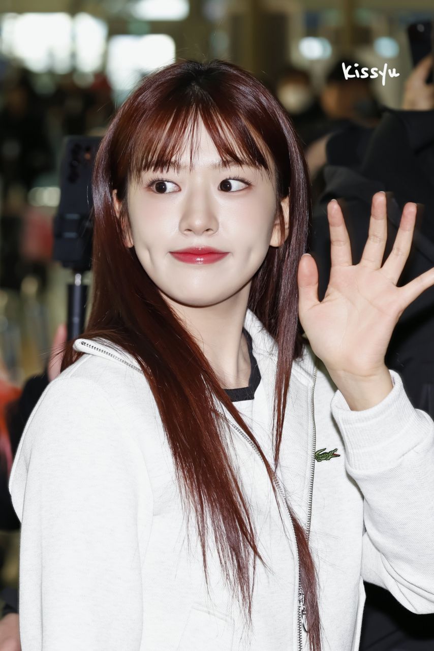 오늘자 파리로 출국하는 안유진(아이브)