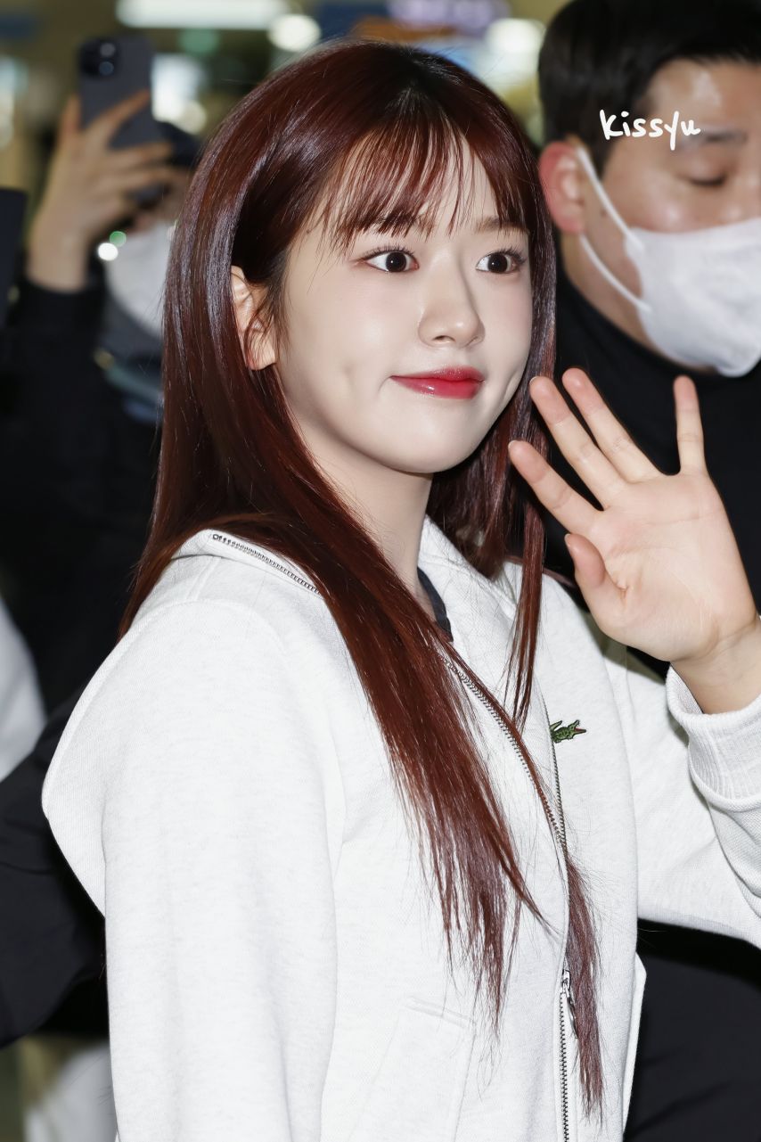 오늘자 파리로 출국하는 안유진(아이브)