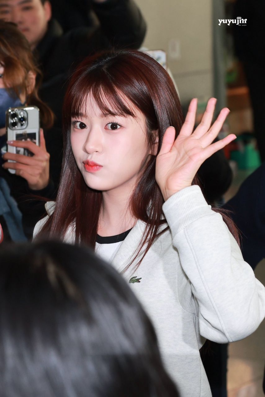 오늘자 파리로 출국하는 안유진(아이브)
