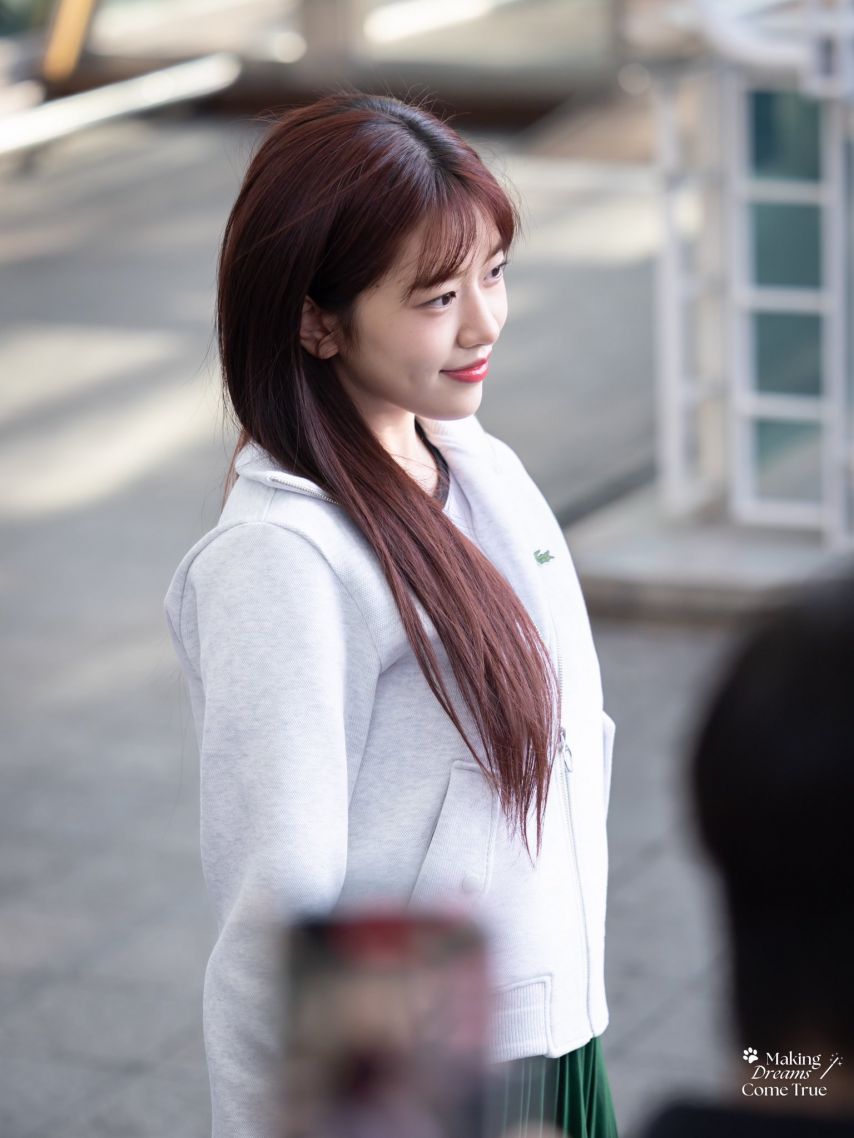 오늘자 파리로 출국하는 안유진(아이브)