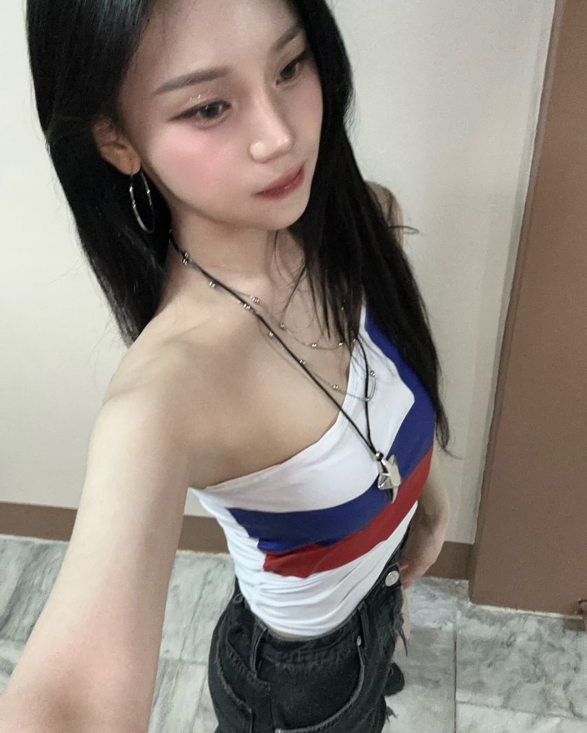 엄지 VIVIZ비비지 인별