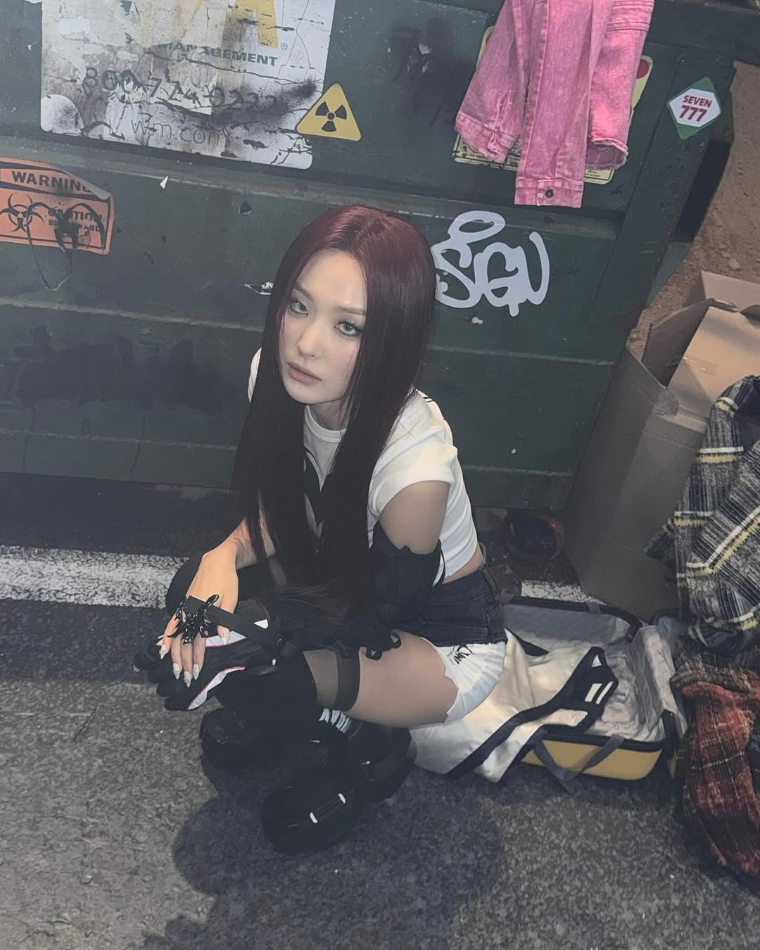 퇴폐미 넘치는 슬기...하늘색 + 흰 레이스 스타킹 밴드 야벅지