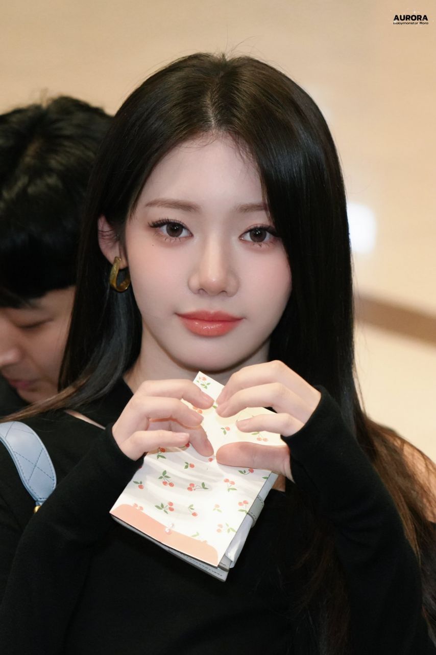 베이비몬스터 로라