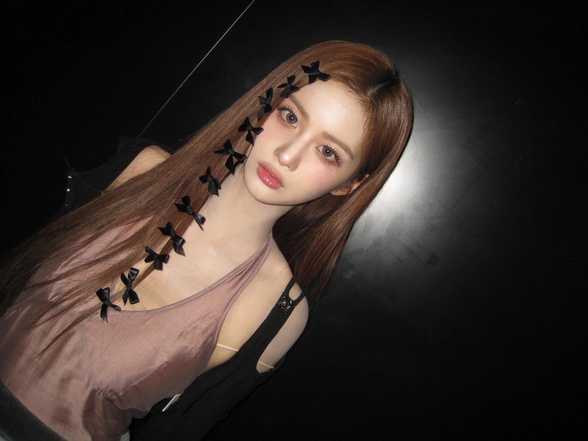 보라색 슬립 원피스 엔믹스 설윤 기럭지 몸매와 미친 미모