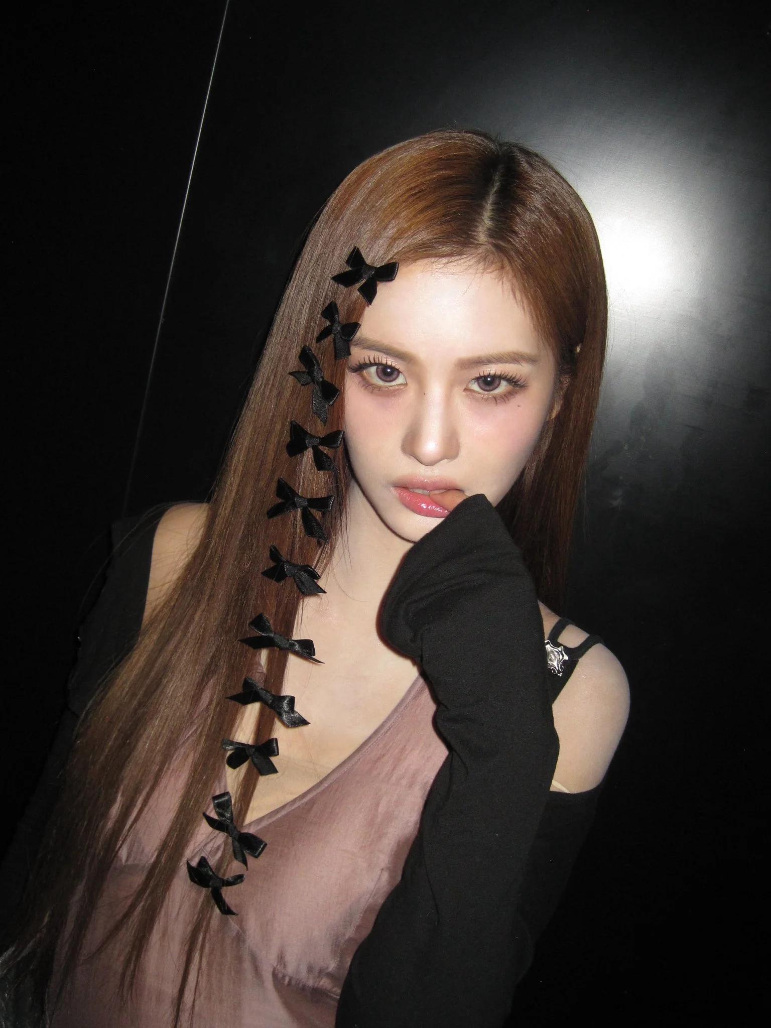 보라색 슬립 원피스 엔믹스 설윤 기럭지 몸매와 미친 미모