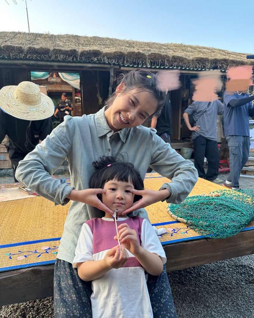 폭싹 속았수다 아이유(with.아역배우 신채린)