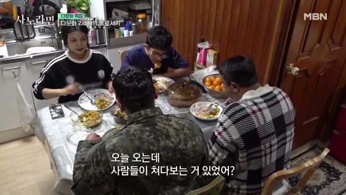 신병 휴가 나온 다문화 군인..