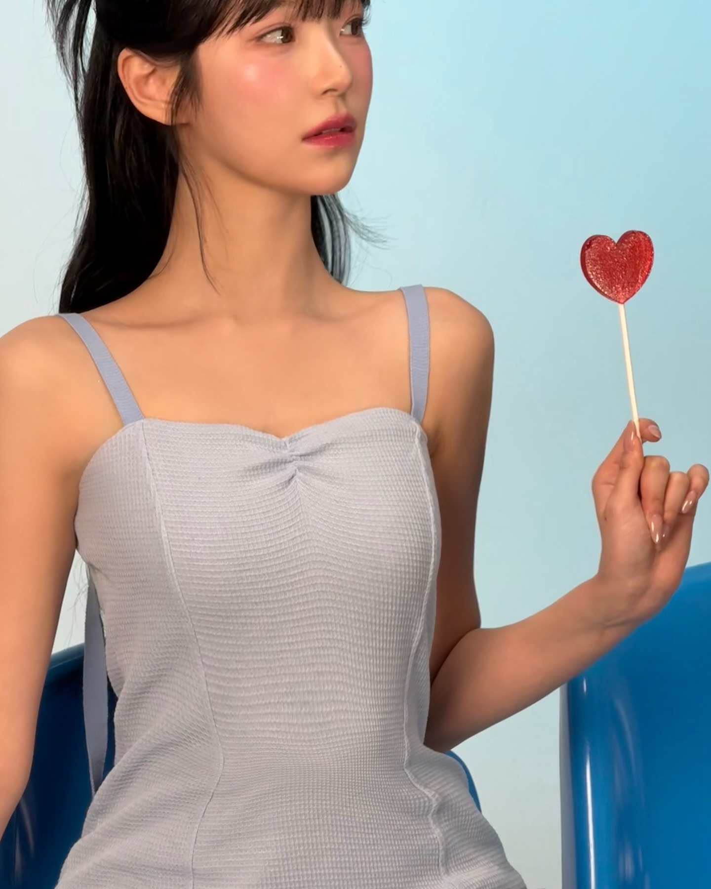 시원한 하늘색 원피스 상큼한 겨드랑이 프로미스나인 백지헌