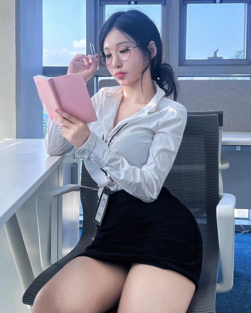 오피스룩 갓세희