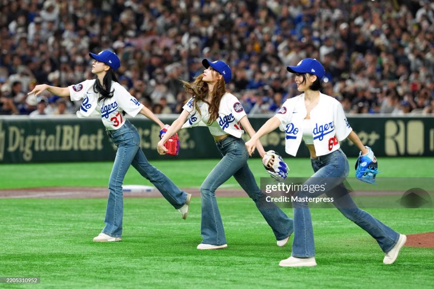 250316 일본 도쿄돔 시구 미나 사나 모모(트와이스)