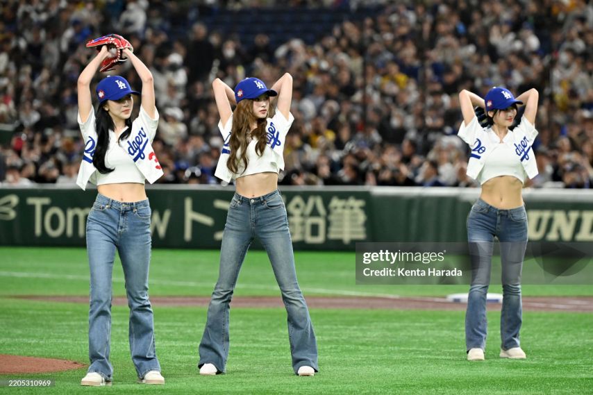 250316 일본 도쿄돔 시구 미나 사나 모모(트와이스)
