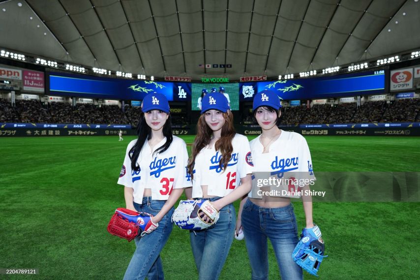 250316 일본 도쿄돔 시구 미나 사나 모모(트와이스)