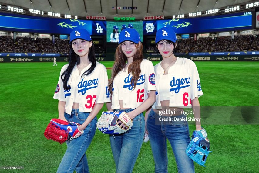 250316 일본 도쿄돔 시구 미나 사나 모모(트와이스)