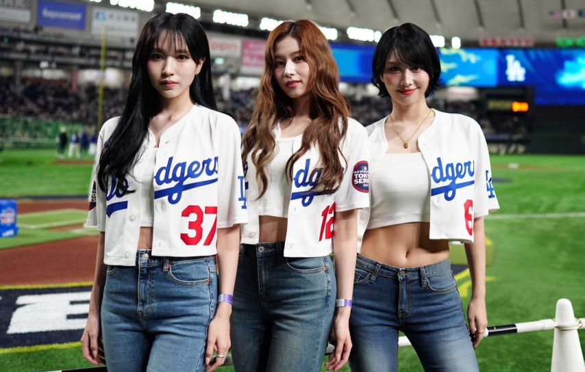 250316 일본 도쿄돔 시구 미나 사나 모모(트와이스)