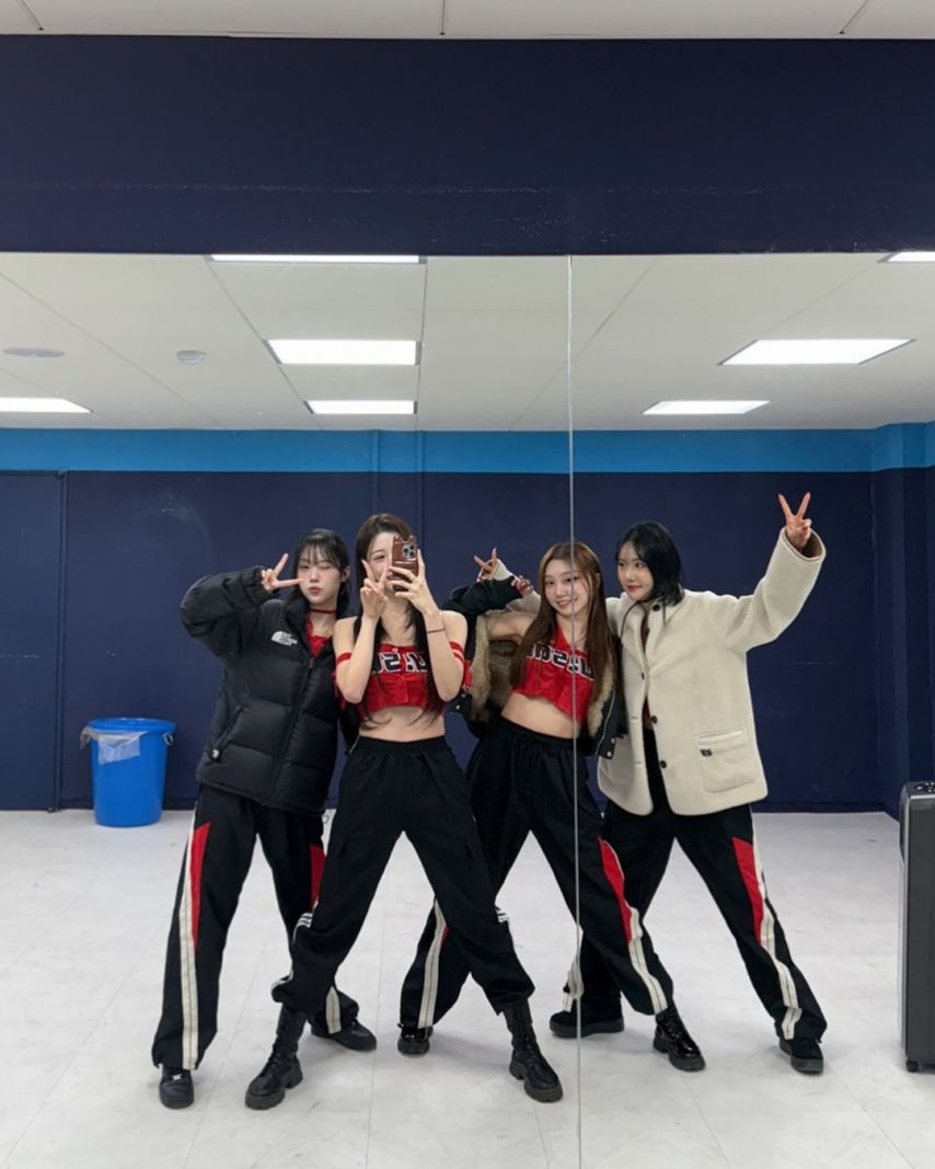 이호정 목나경 최홍라 박담비 김가현 김나현 공서윤 박수연 박예빈 이윤서 윤채원 오효정 롯데자이언츠