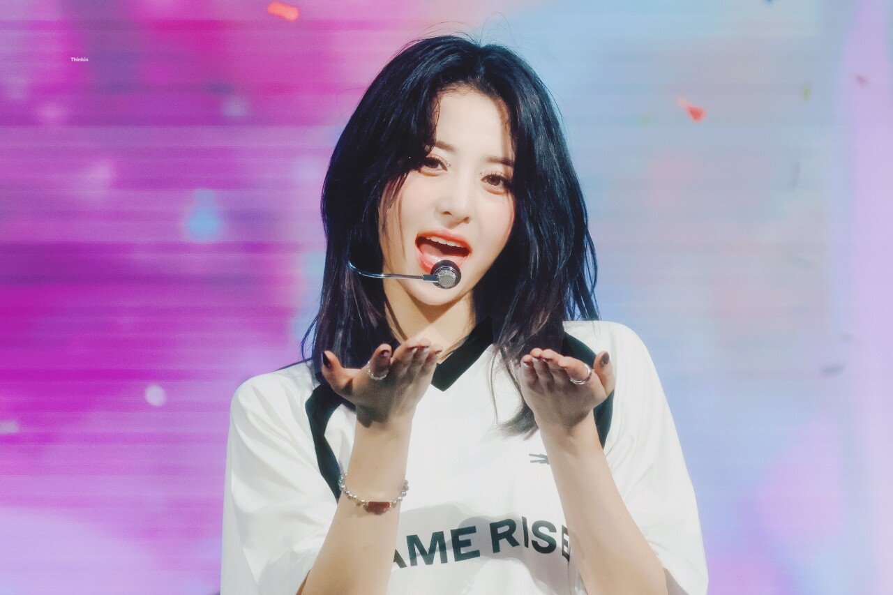 르세라핌 윤진