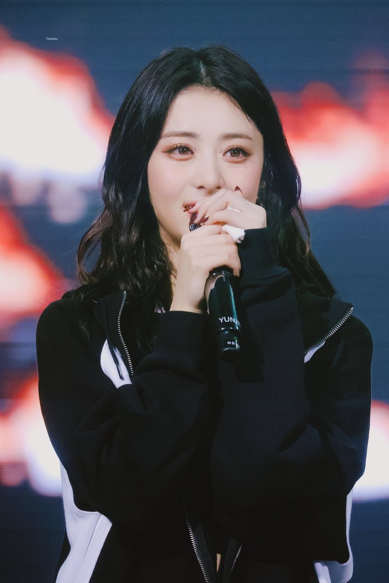 르세라핌 윤진