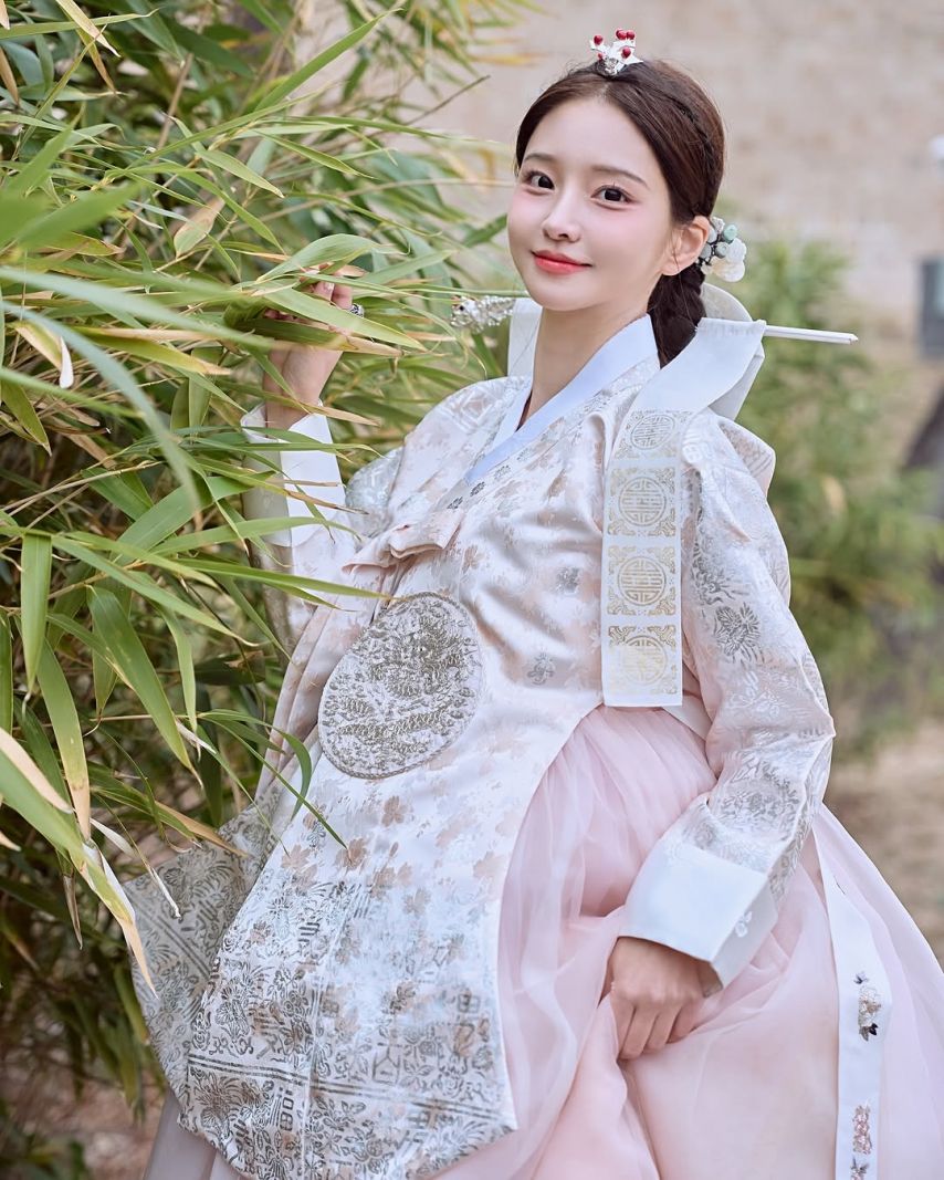 한복입은 박민정