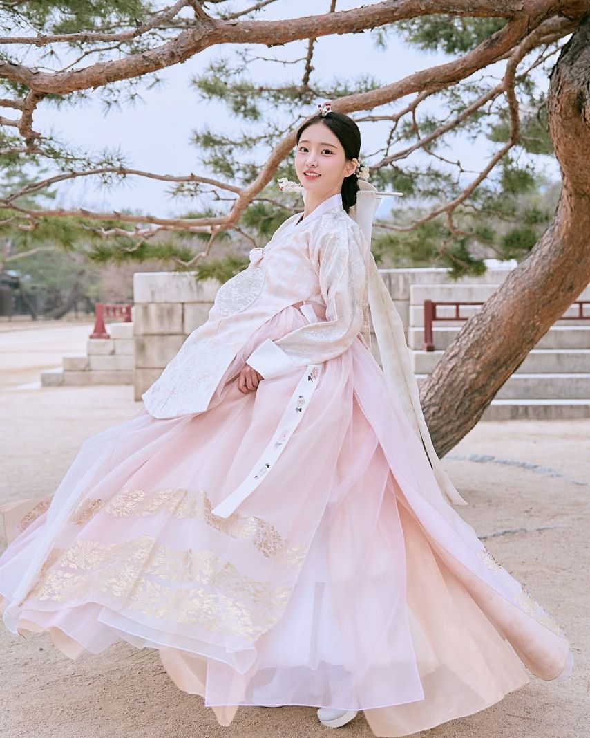 한복입은 박민정