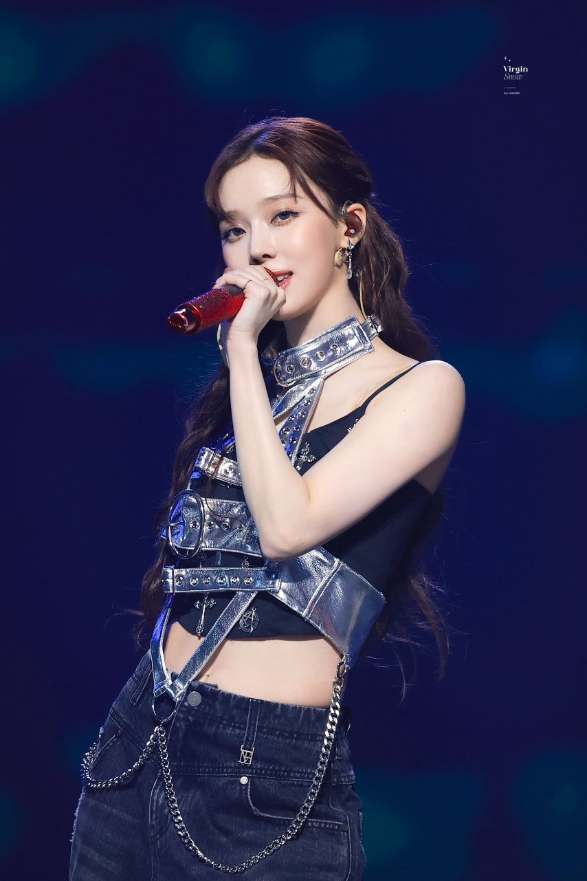 다리꼬는 에스파 윈터 콘서트장 섹시 모먼트