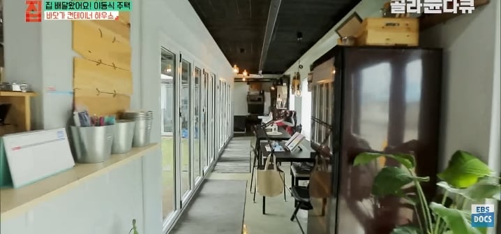 젊은 부부가 컨테이너로 지어서 살고있는 집