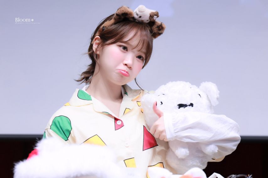 어제 르세라핌 김채원