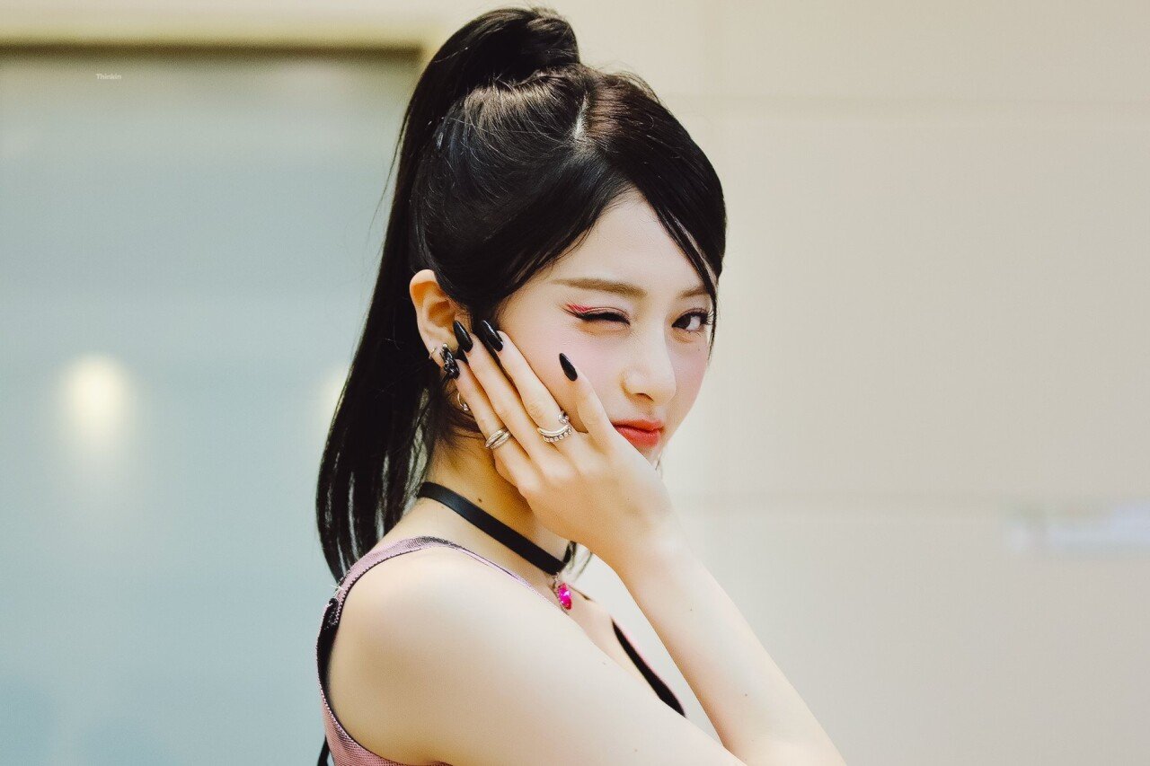 르세라핌 윤진