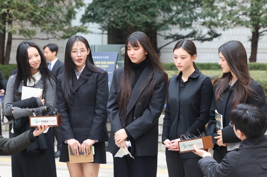 뉴진스 "가처분 인용, 모두 충격…일 계속할 수 있을까 두려워"