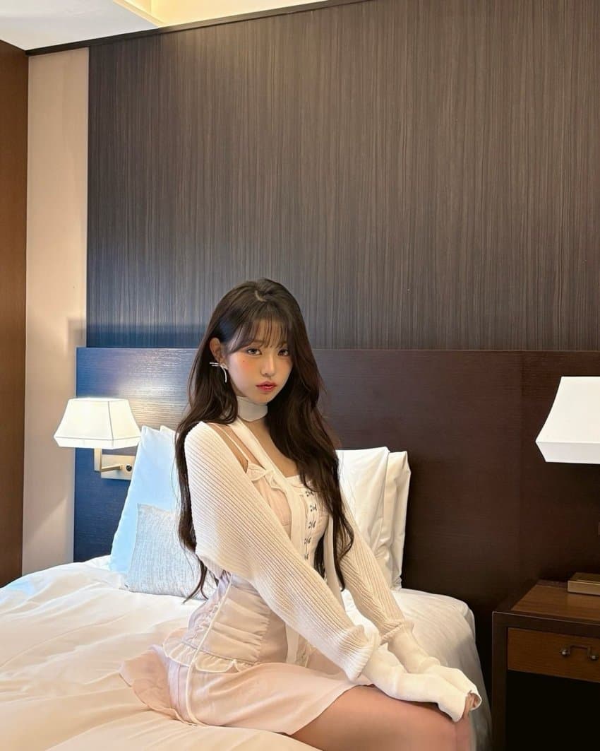 아이브 원영 침대위