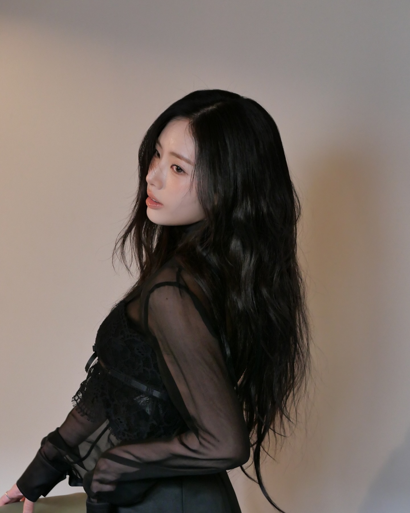 곧 컴백한다는 프로미스나인 박지원 블랙시스루 분위기 미모 수준