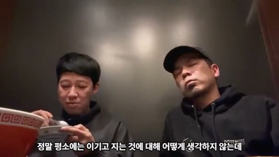 케이팝 걸그룹 콘서트를 보고 현타가 왔다는 일본 개그맨 둘