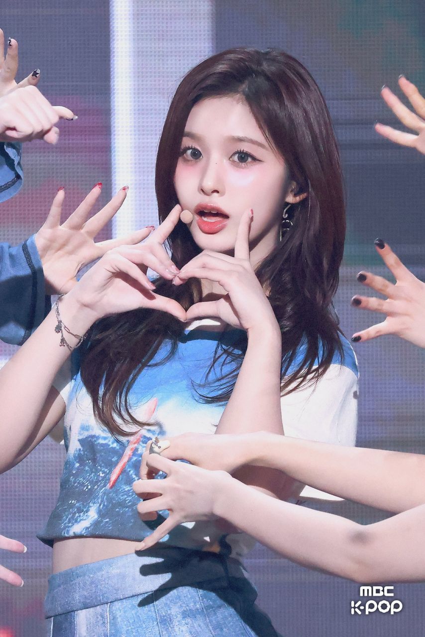 카리나,김채원,장원영,미나,카즈하,레이,설윤,윈터,안유진,해원,리즈