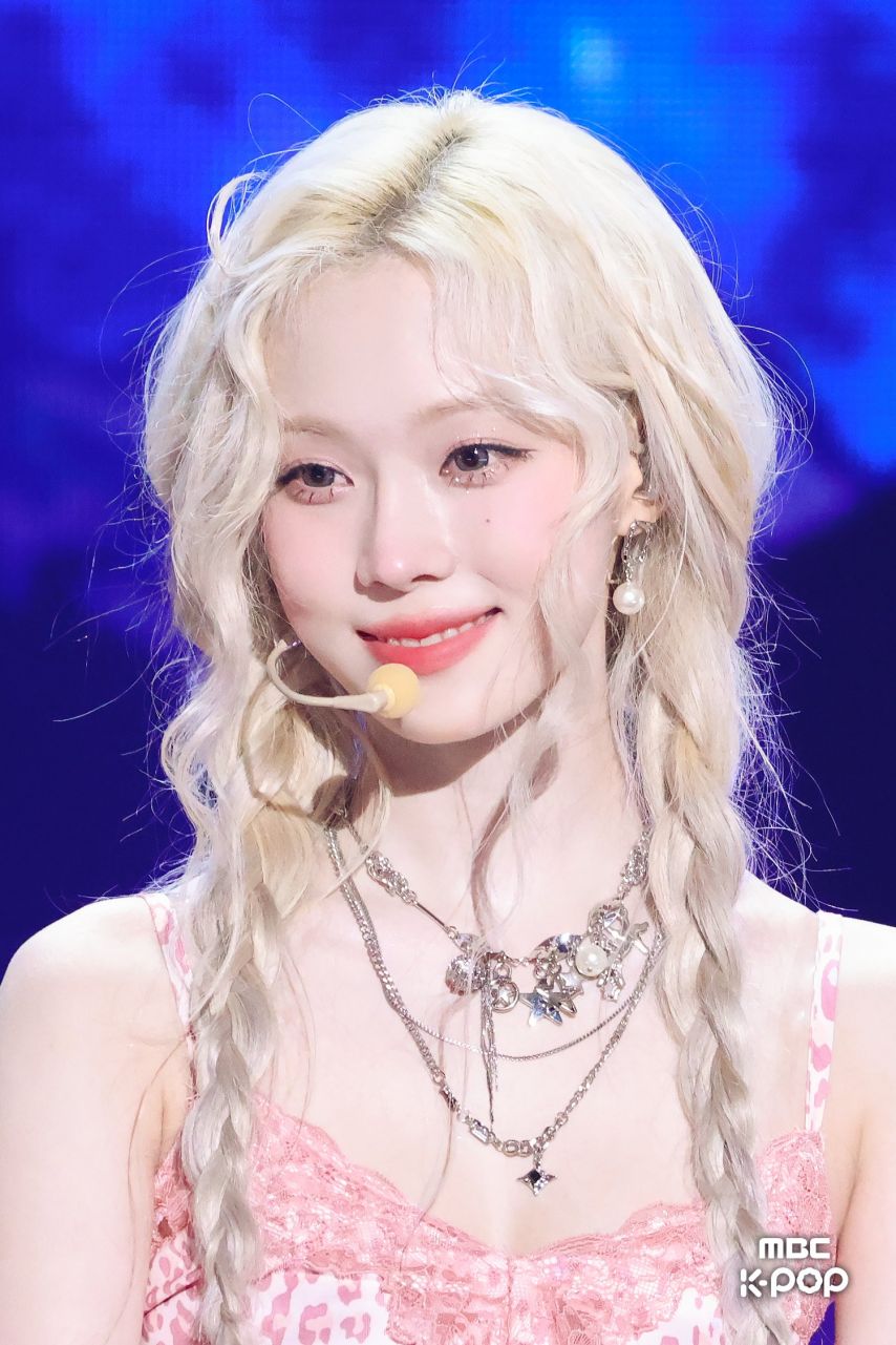 카리나,김채원,장원영,미나,카즈하,레이,설윤,윈터,안유진,해원,리즈