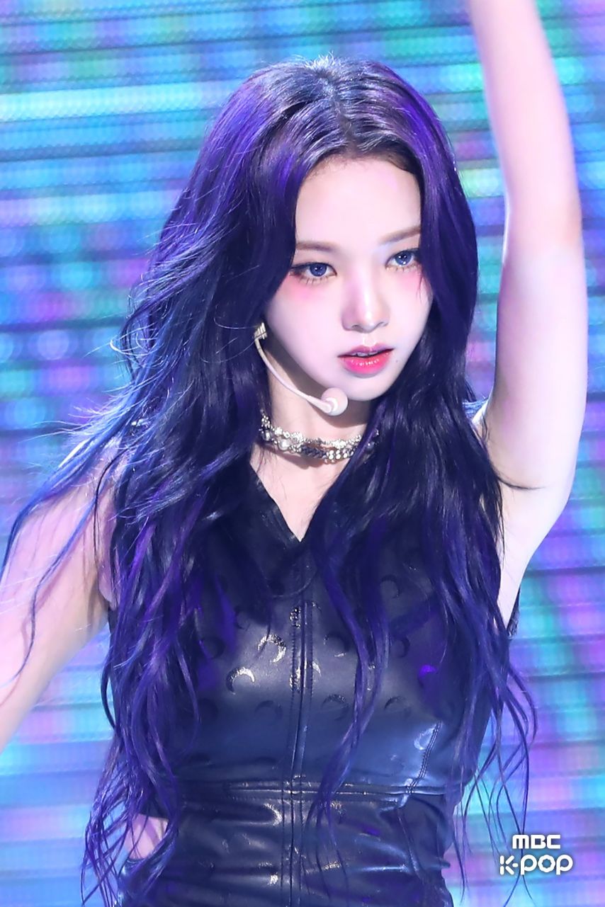 카리나,김채원,장원영,미나,카즈하,레이,설윤,윈터,안유진,해원,리즈