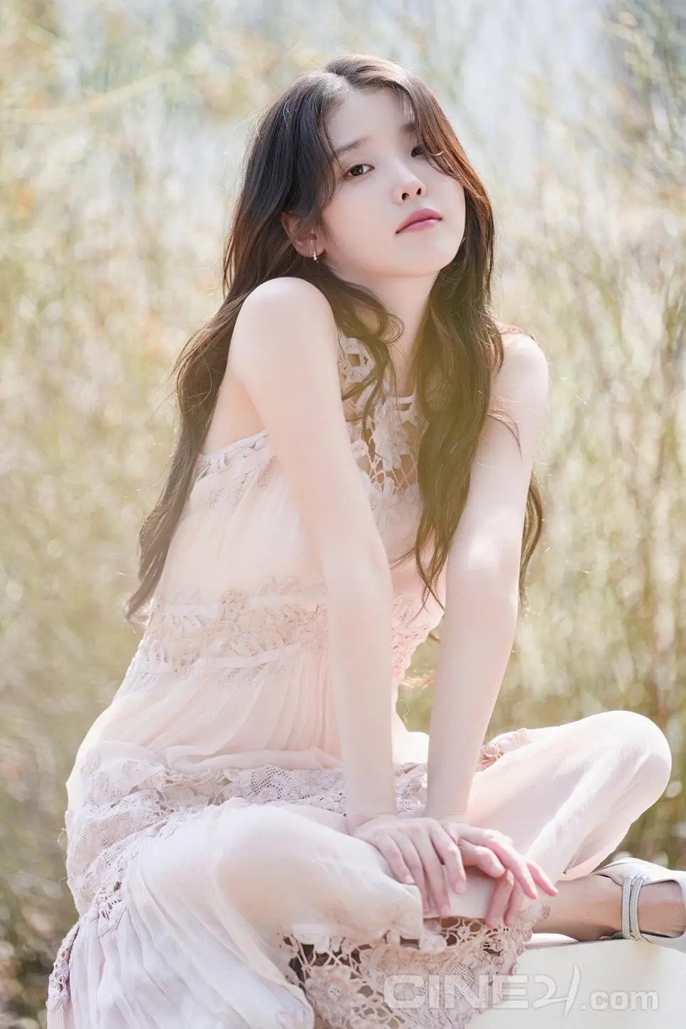 아이유 씨네21 화보