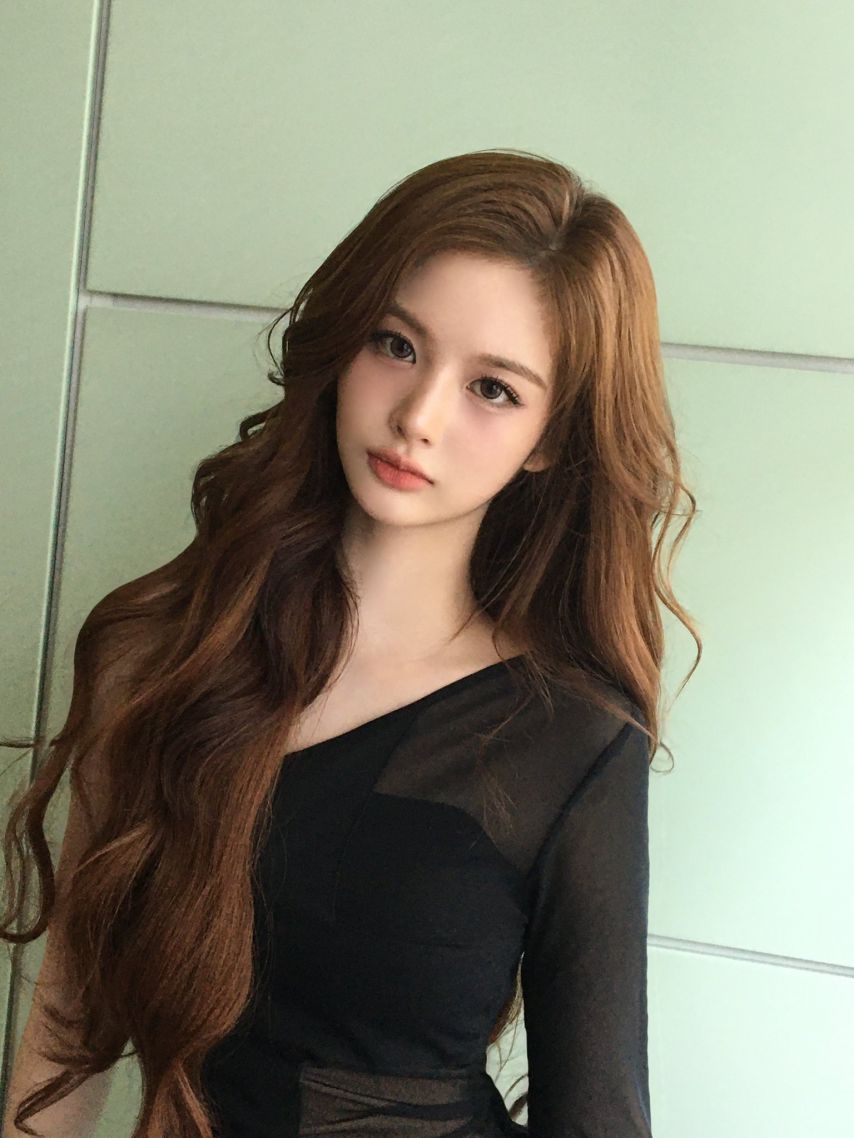 뒤돌아보는 설윤의 크레이지 미모