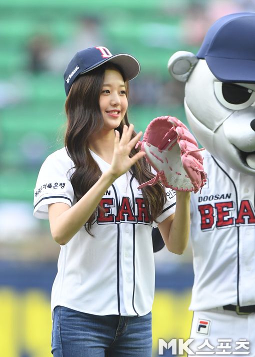 [아이브] 프로야구 개막 특집 장원영  시구
