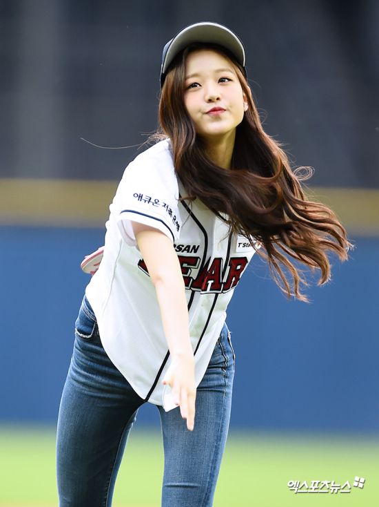 [아이브] 프로야구 개막 특집 장원영  시구