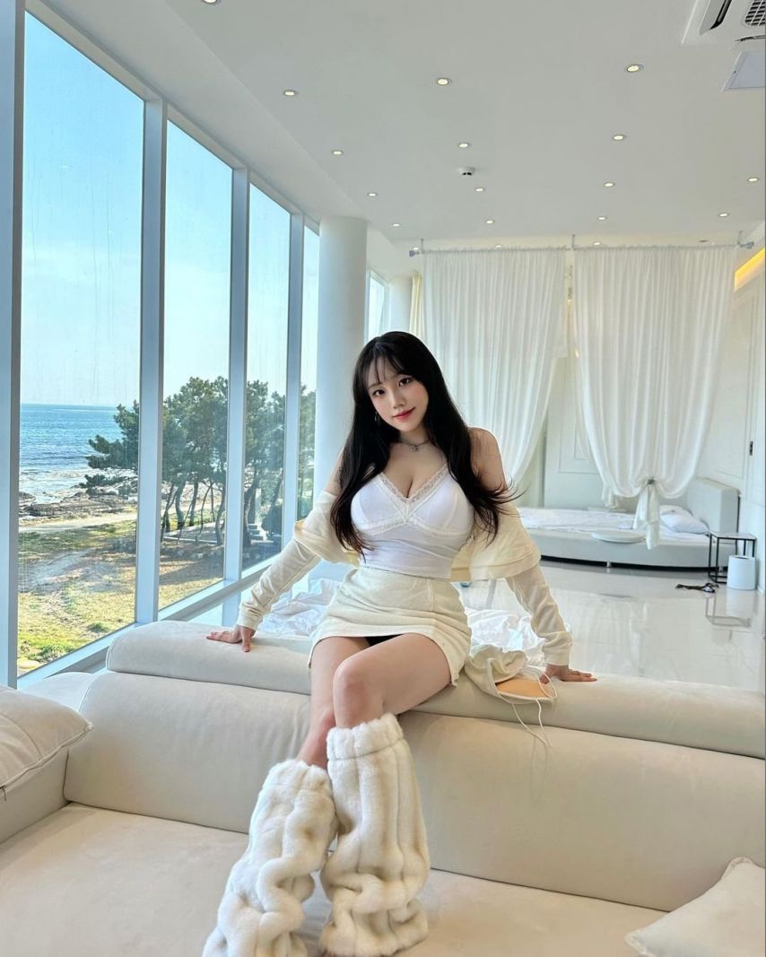 모델 기무세딘 (김유정)