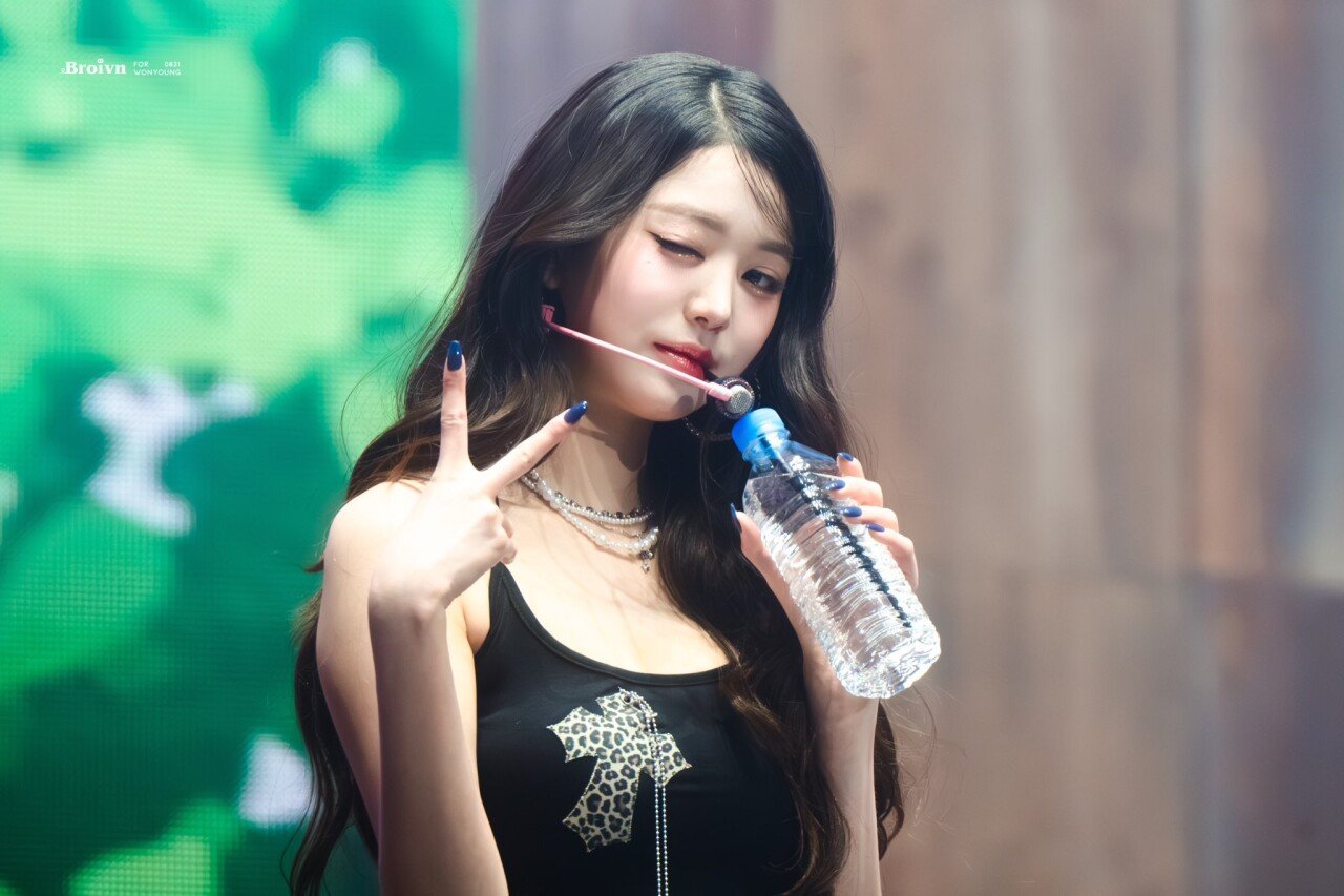 오늘자 아이브 팬콘 DAY 1 장원영 고화질 짤