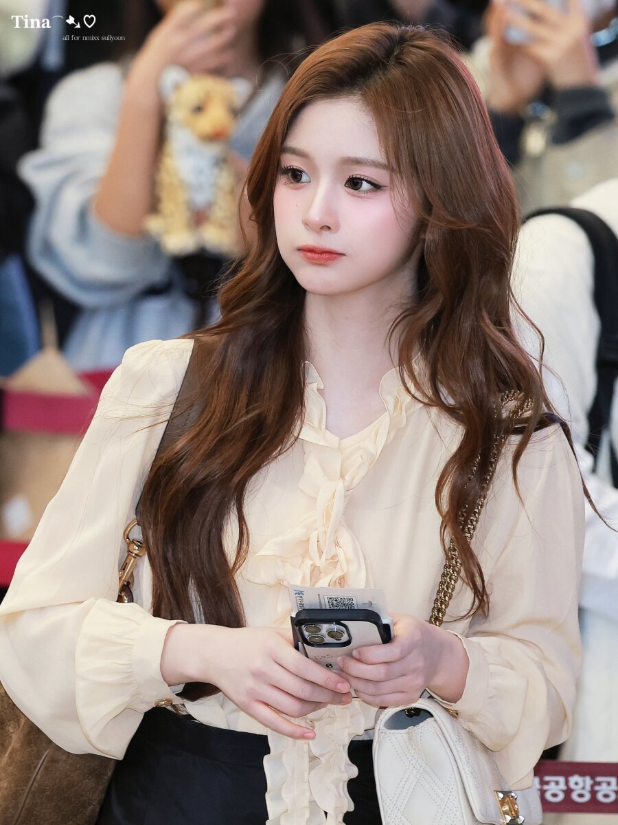 김포공항 뜬 설윤