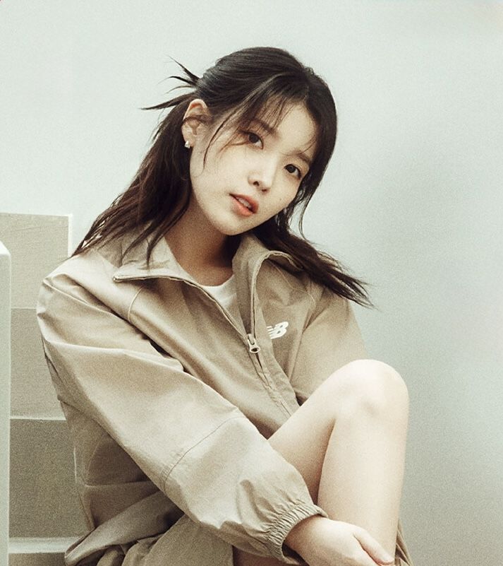 아이유 뉴발란스 블랙야크
