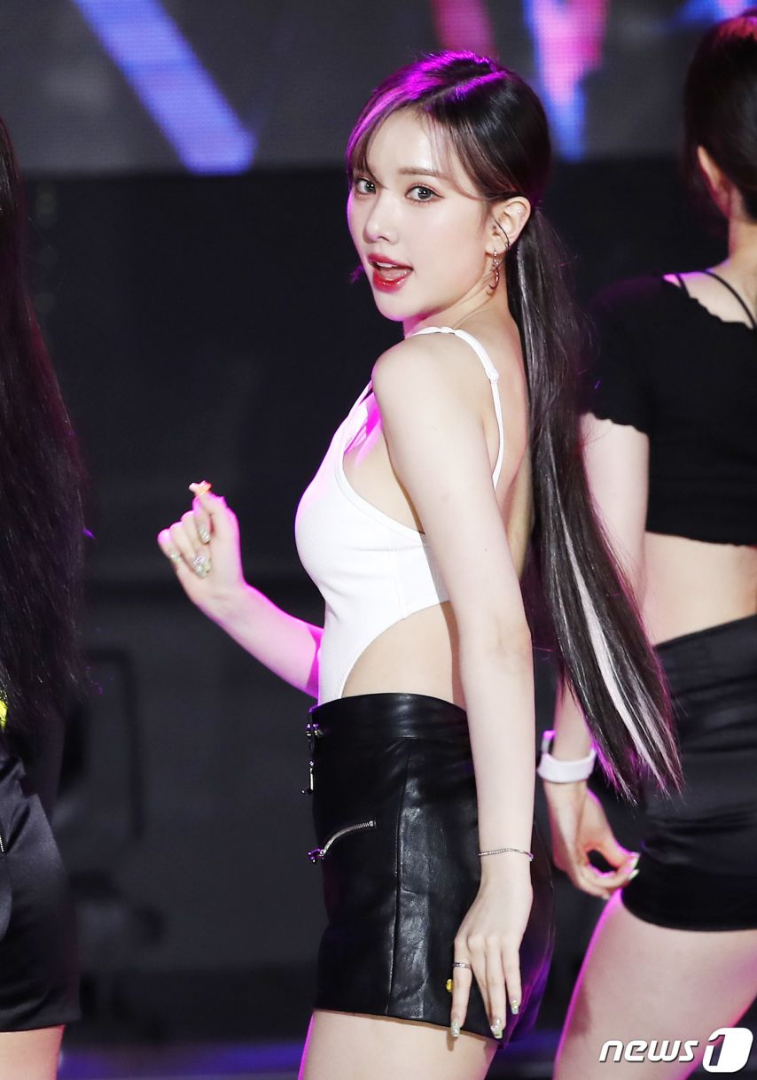 비비지 은하 레전드 섹시 의상