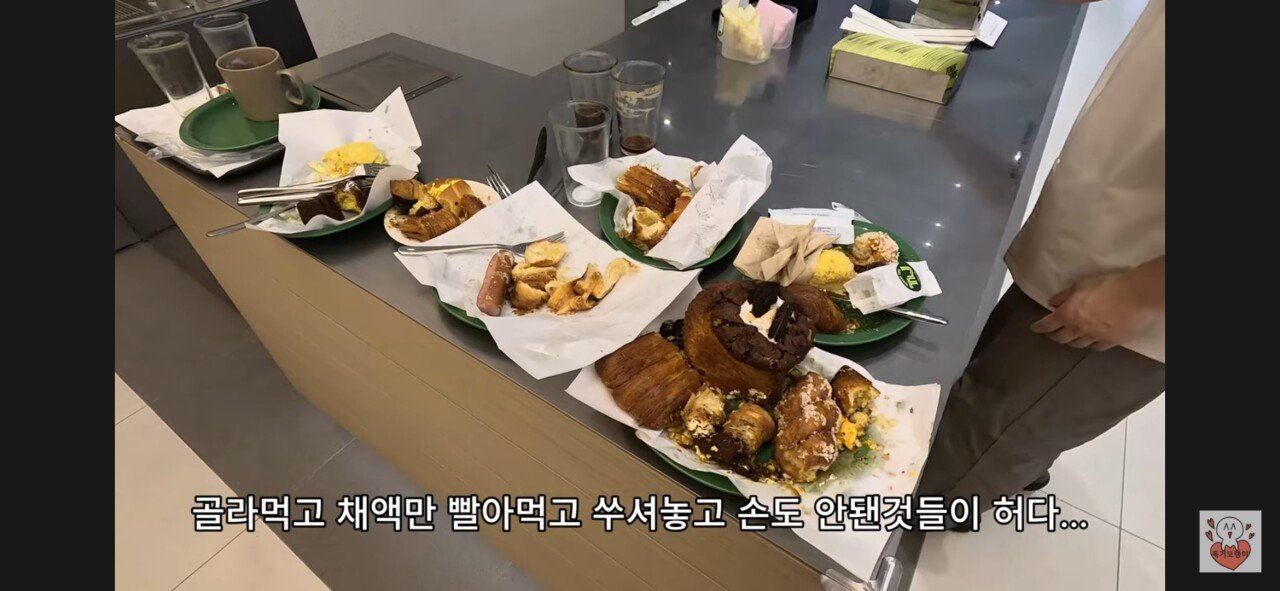 뚜레쥬르 빵뷔페 퇴식구 근황 (압구정점)