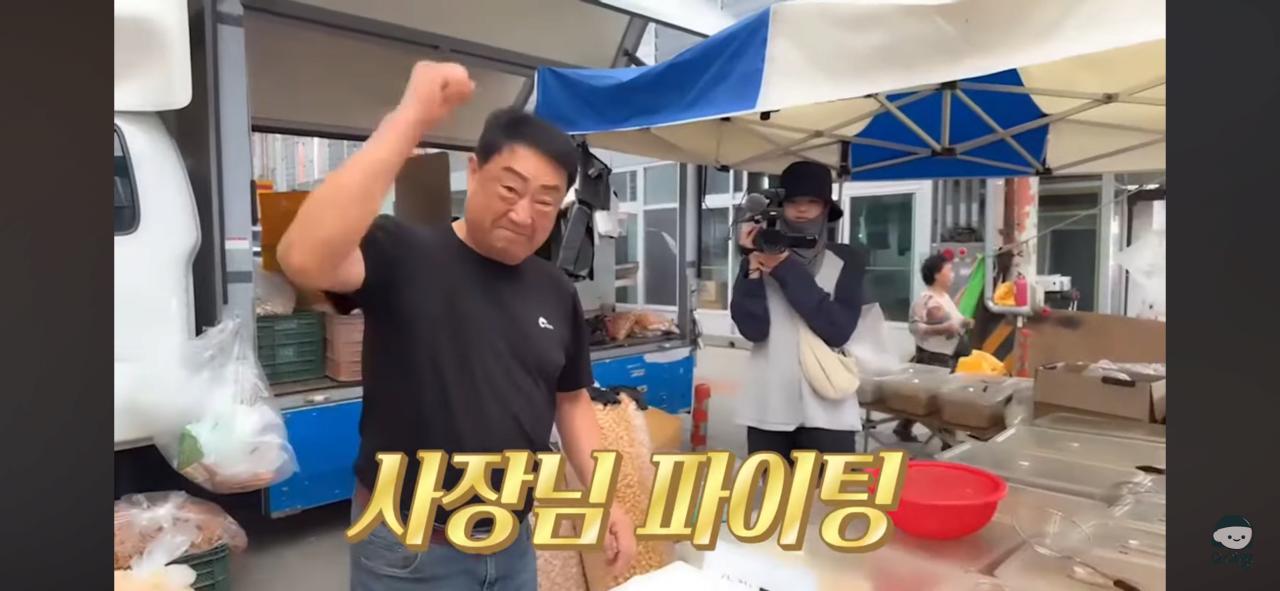 영덕시장 과자가게 무전취식하는 할머니