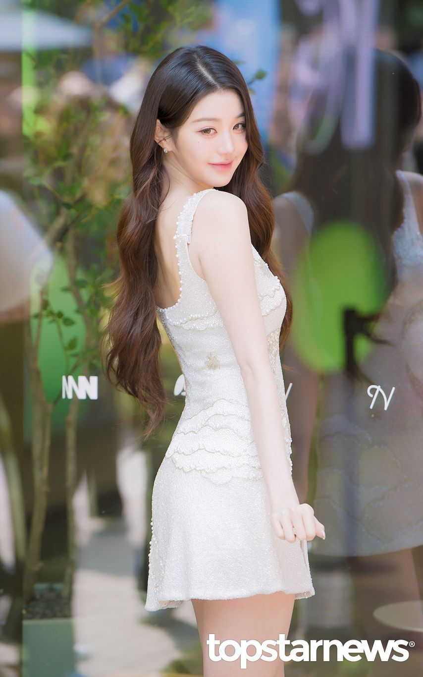 아이브 장원영 이니스프리 행사장 미모와 피지컬
