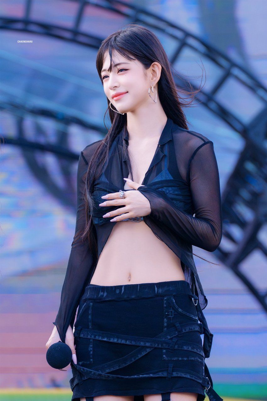 일자배꼽 섹시한 허리라인 프로미스나인 이채영